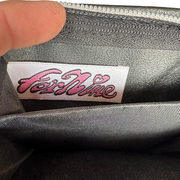 Women's Wallet Beaded Dog Billfold - Picture 4 of 10